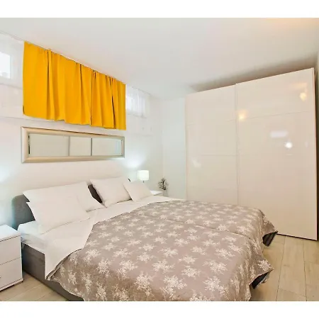 Apartman Cozy And Split